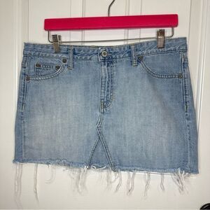 Y2K GAP 100% Cotton Light Wash Denim Mini Skirt Sz 10 Minimalist Closet Staple